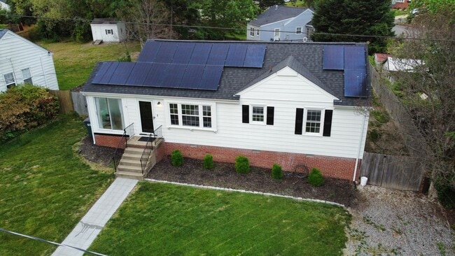 Primary Photo - 1124 Bridle Ln