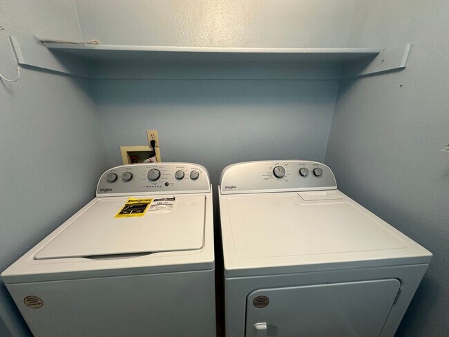 Building Photo - 4 Bed 4 Bath in Constitution Hills!!