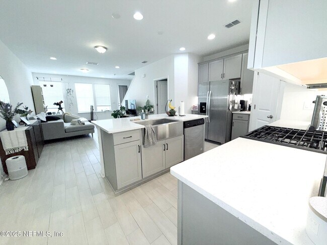 Building Photo - 367 Brandon Lks Dr