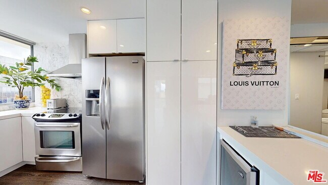 Building Photo - 2160 Century Pk E