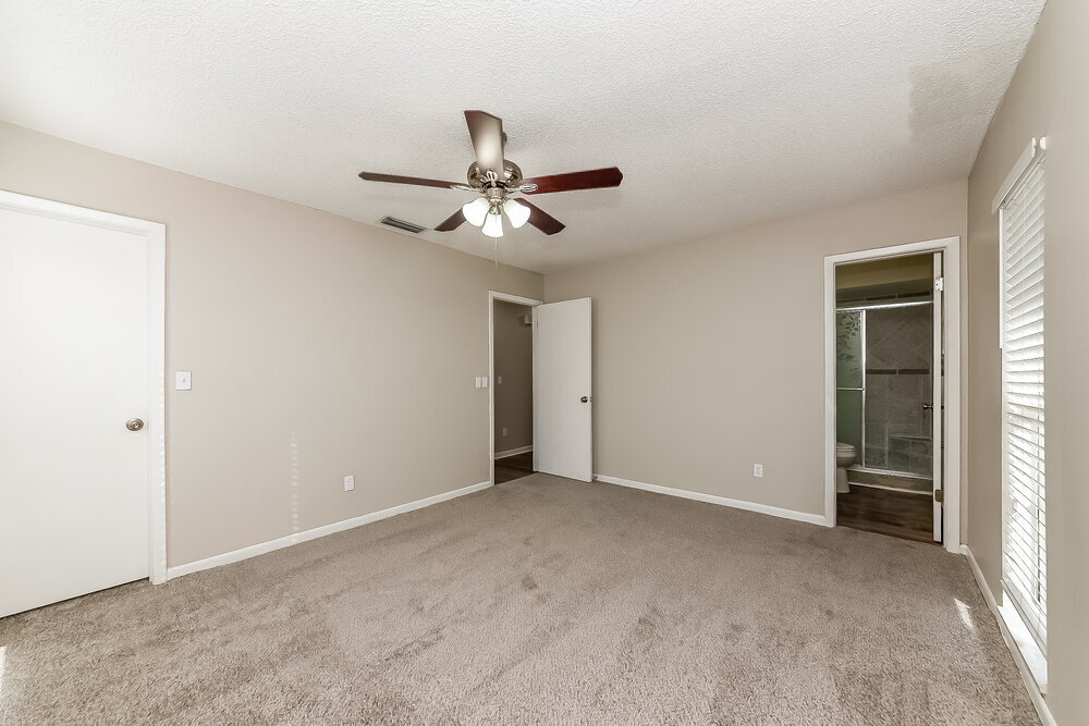 Building Photo - 3910 Briarlake Dr