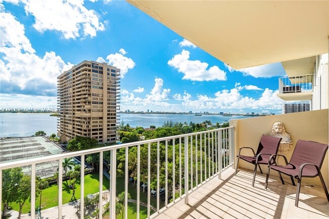 Building Photo - 11111 Biscayne Blvd