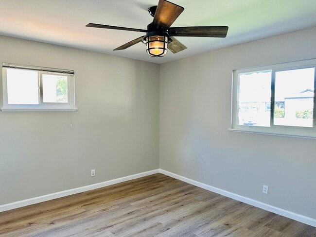 Building Photo - Charming 3 Bedroom Home