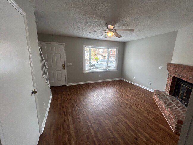 Building Photo - 940 Glenn St