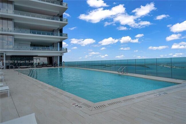 Building Photo - 300 Biscayne Blvd Way
