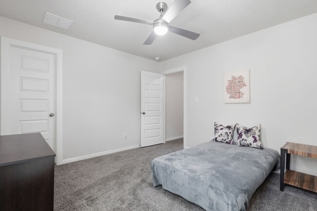 Building Photo - Modern 3BR Home with Main-Floor Primary!