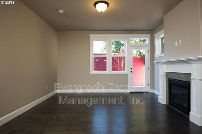 Building Photo - 7014 N Fessenden St