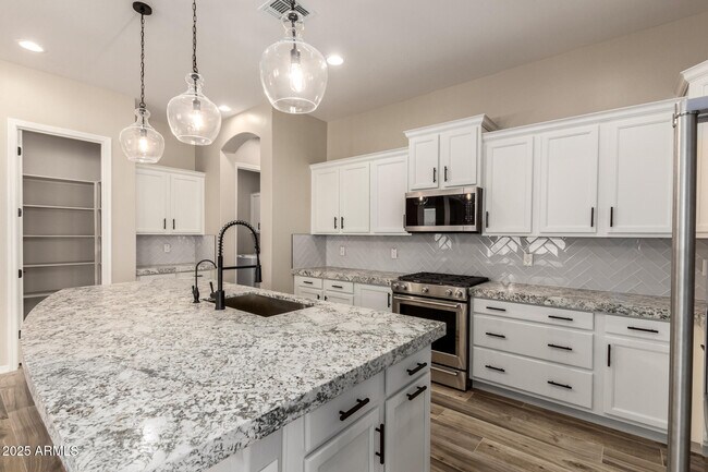 Building Photo - 2808 W Roosevelt Dr