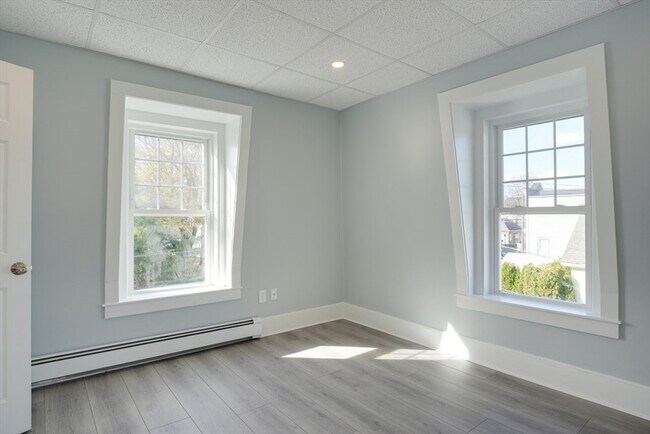 Building Photo - 47 Mechanic St