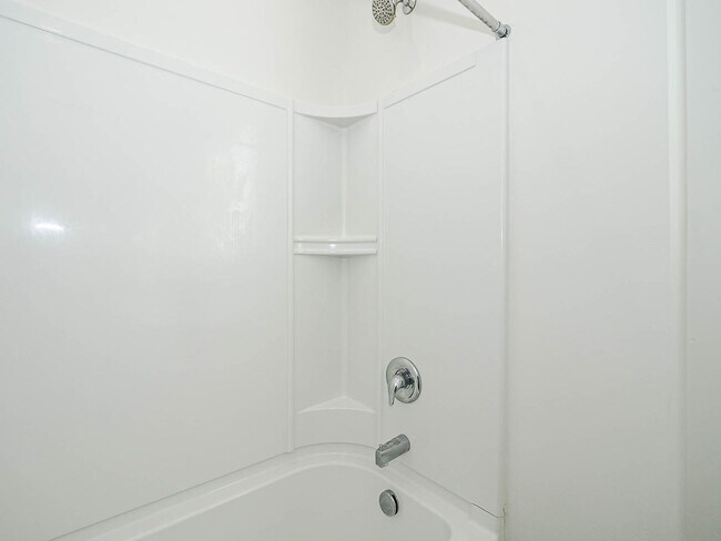 Building Photo - 3 Bedroom, 2.5 Bathroom in South Jordan