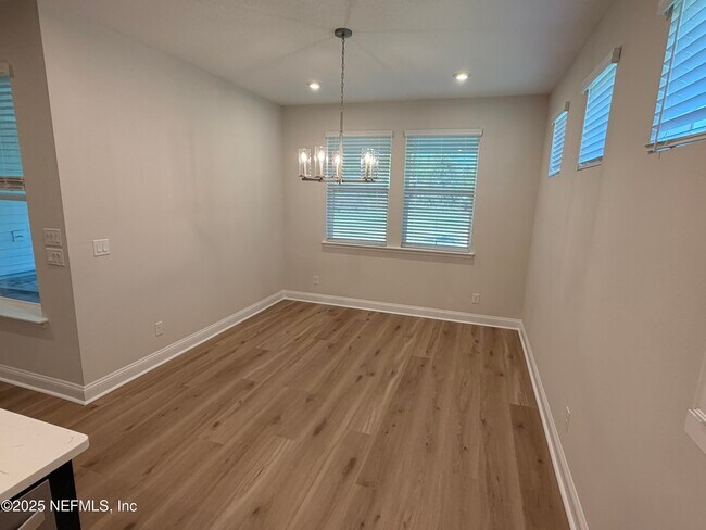 Building Photo - 381 Pelton Pl