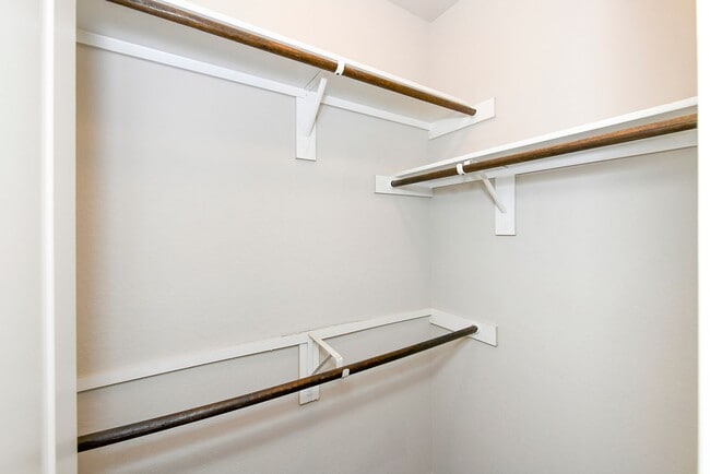 Building Photo - Move-In Special! Enjoy 2 Weeks Free Rent o...