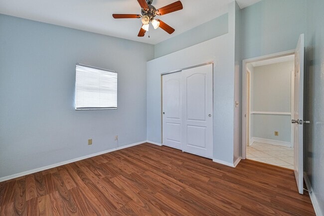 Building Photo - **3/2 House in San Carlos - Huge fenced backyard - City Water**
