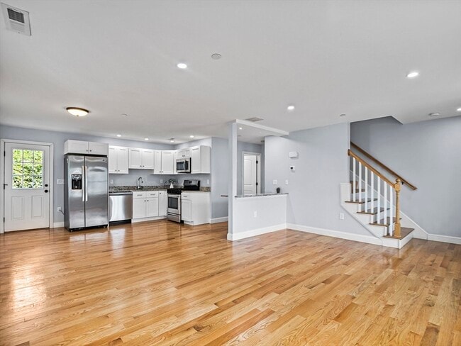 Building Photo - 543 Andover St