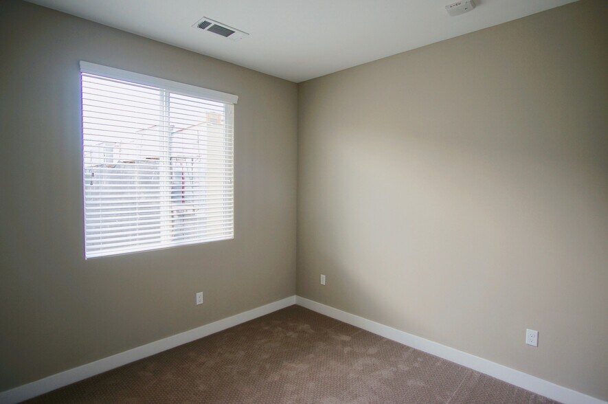 Building Photo - 1427 Wood St