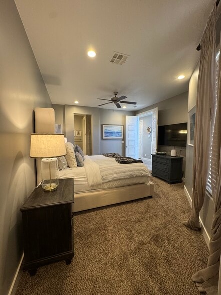 Building Photo - 1610 W Canyon Tree Dr