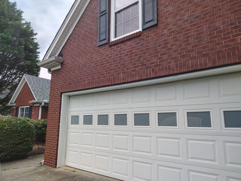 Two car garage - 5679 Post Mill Ct