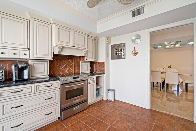 Building Photo - 5380 N Ocean Dr