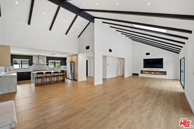 Building Photo - 4801 Heaven Ave