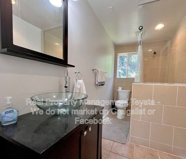 Building Photo - 2215 Wildflower Way