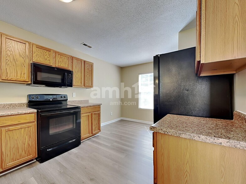 Building Photo - 3600 Mountain Brook Cir