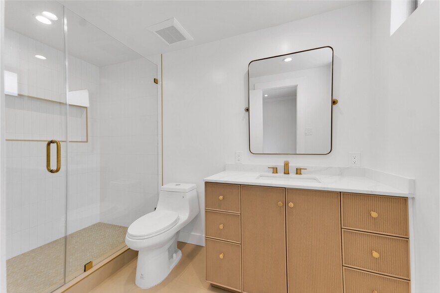 Building Photo - 4722 Forman Ave