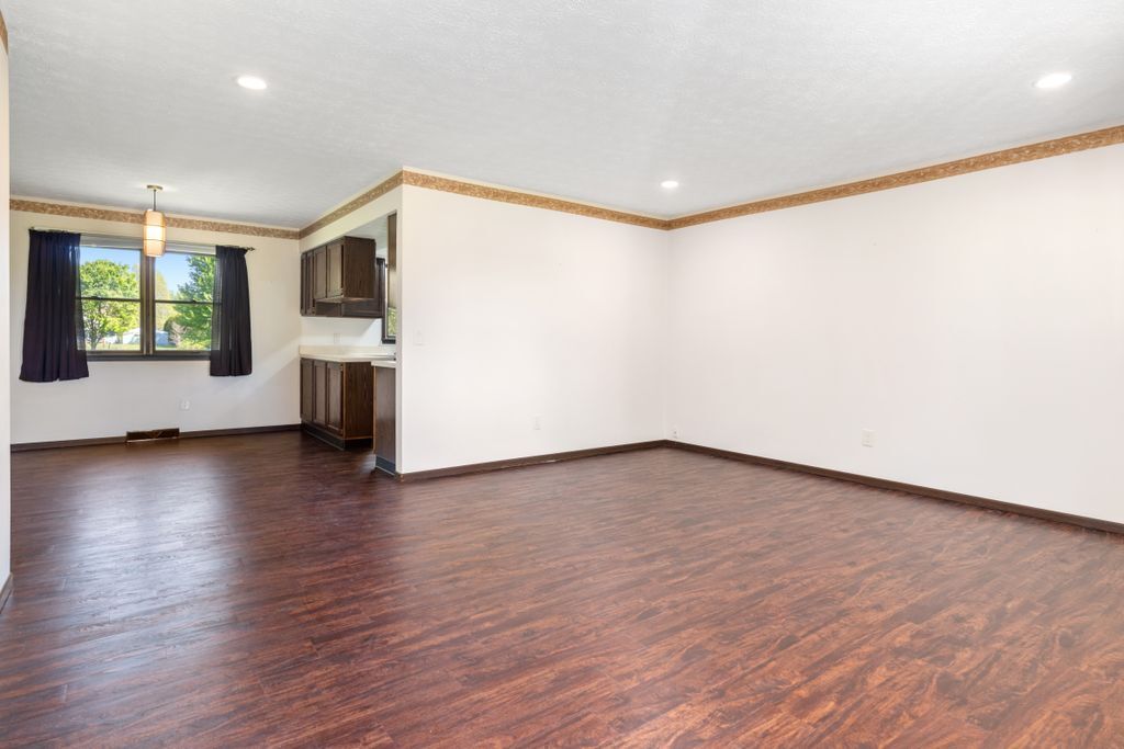 Building Photo - 270 W Orange Rd