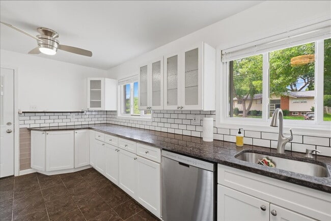 Building Photo - Charming Split-Level Home in the Heart of Alexandria