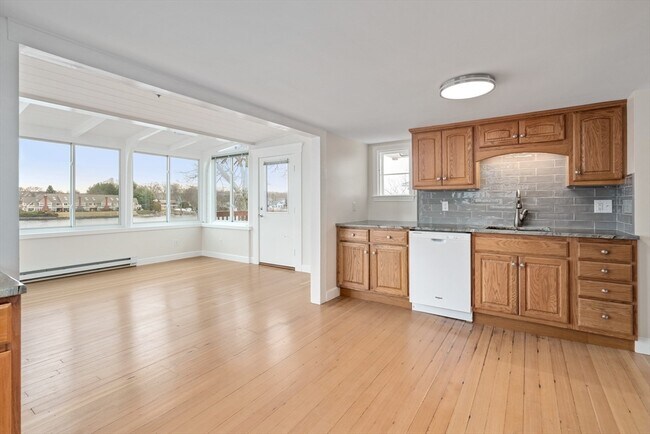 Building Photo - 157 Lake Ave