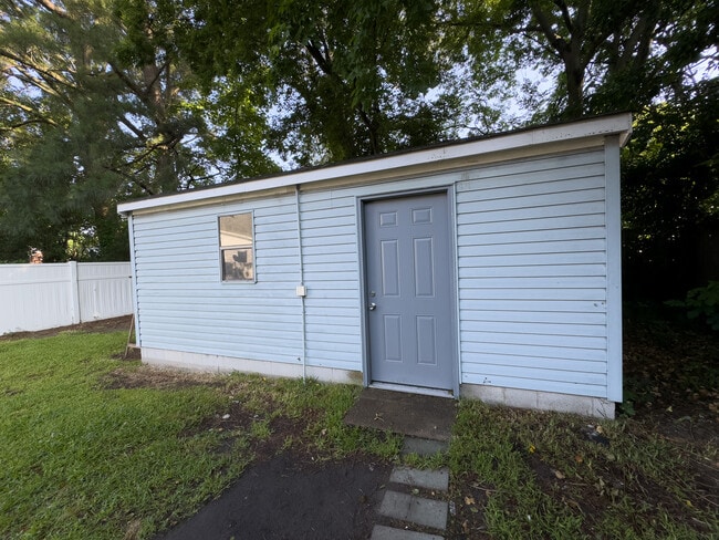 Building Photo - 1324 Melrose Pkwy