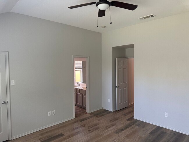 Building Photo - 5212 Blackwood Dr