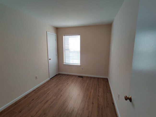 Building Photo - Newer 3 bedroom home