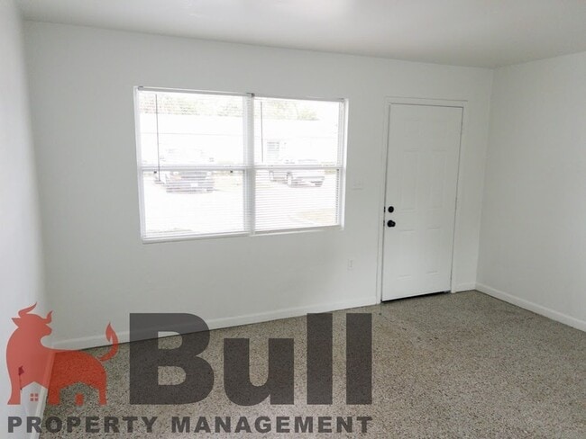 Building Photo - 40 Ruffel St