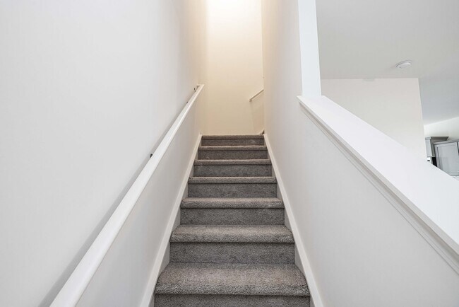 Building Photo - READY IN AUGUST 3 br 2.5 Townhome Near His...