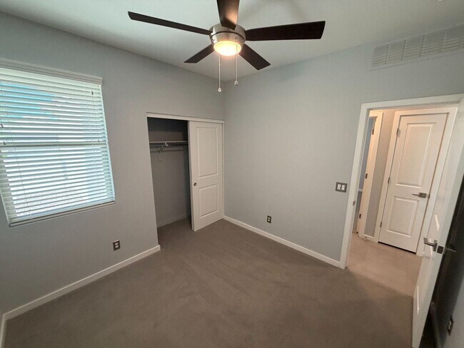 Building Photo - 3673 E Sandoval Dr