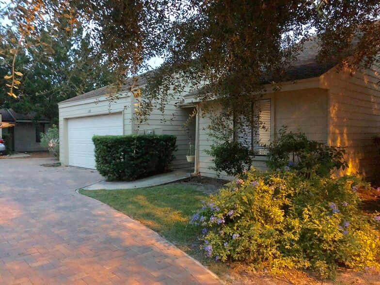 Lovely community of Park Green - 1128 Park Green Pl