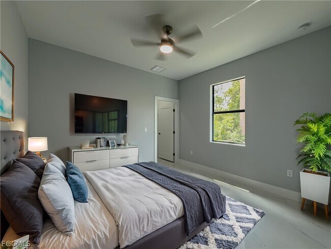 Building Photo - 417 Paddock St