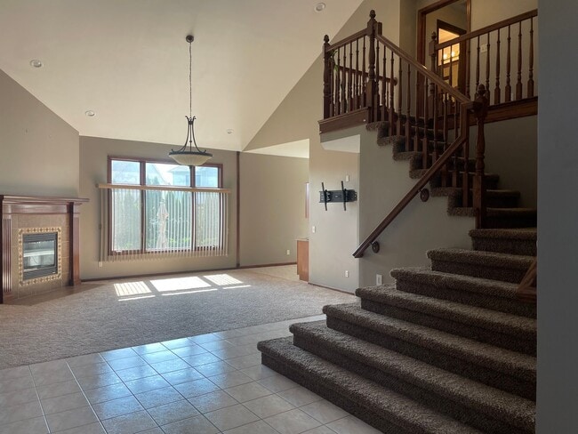 Building Photo - Clinton Twp Home-4-Bedroom, 2.5 Baths, Lau...