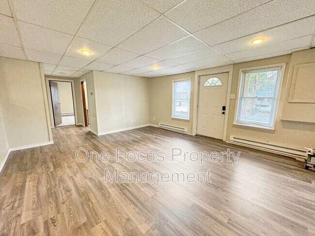 Building Photo - 200 Danis St