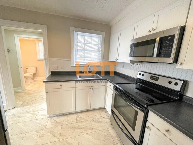 Building Photo - 206 Wilbanks St