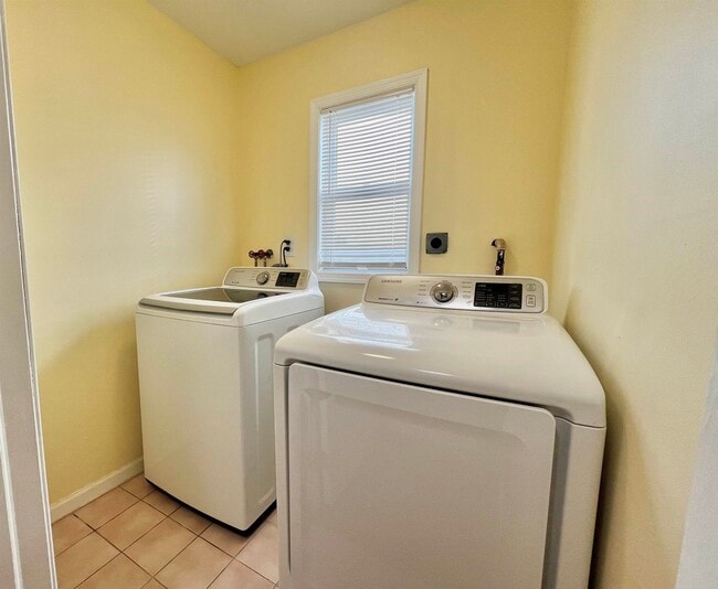 Building Photo - 7100 Durham Ave