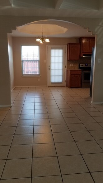 Building Photo - 3706 Wyndham Ave