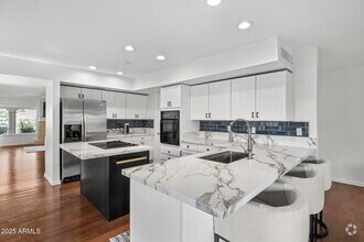 Building Photo - 8649 N Willowrain Ct