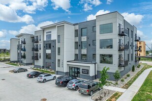 Building Photo - District Place