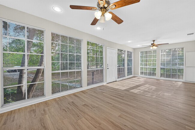 Building Photo - 16643 Lake Cir