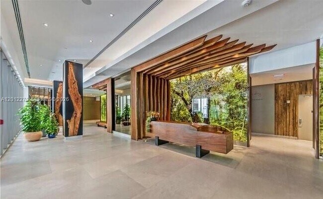 Building Photo - 1010 Brickell Ave