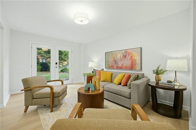 Building Photo - 1390 Tennis Ct Pl