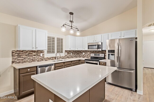 Building Photo - 3211 E Kristal Way