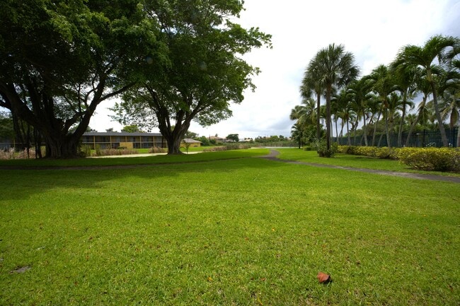 Building Photo - 1617 Meadows Cir