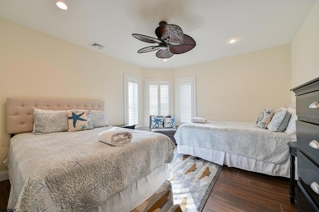 Building Photo - 400 17th St S